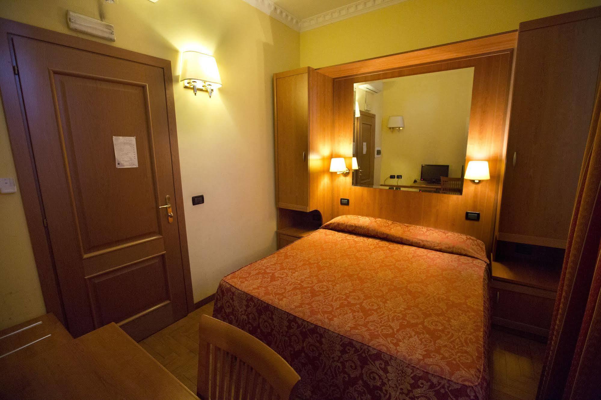 Hotel Lella โรม ภายนอก รูปภาพ