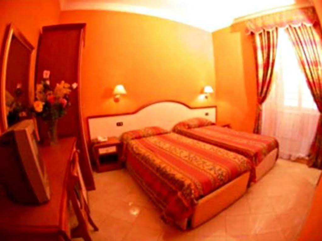 Hotel Lella โรม ภายนอก รูปภาพ