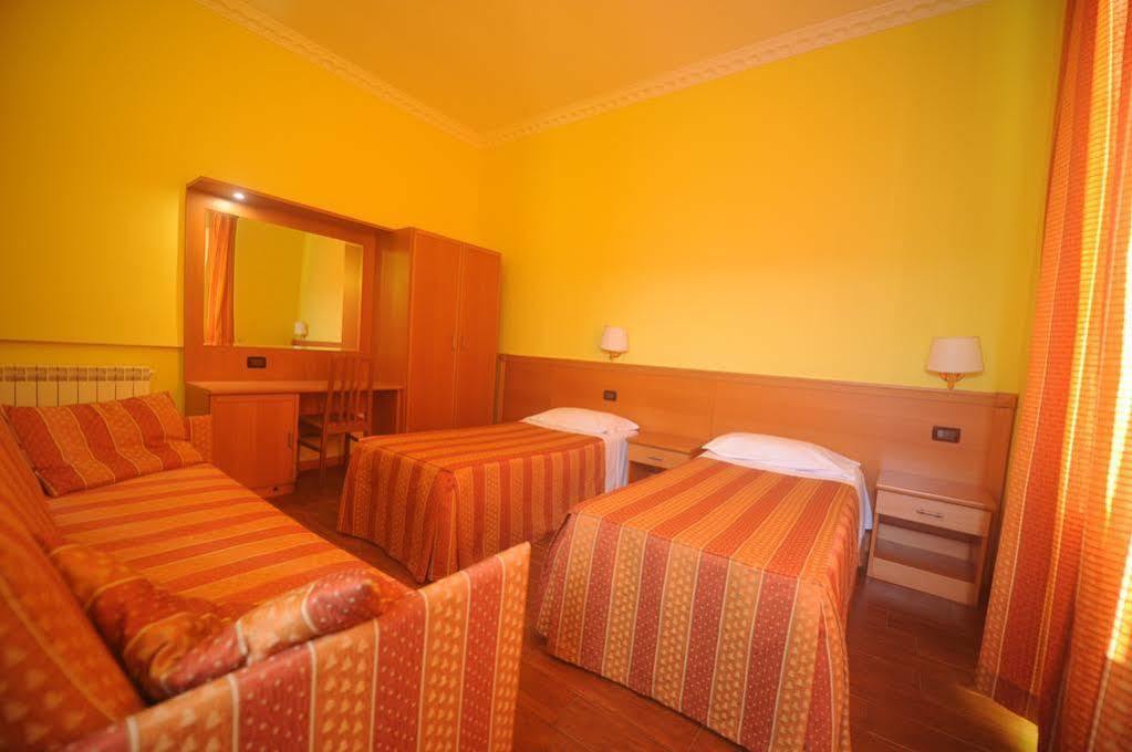 Hotel Lella โรม ภายนอก รูปภาพ